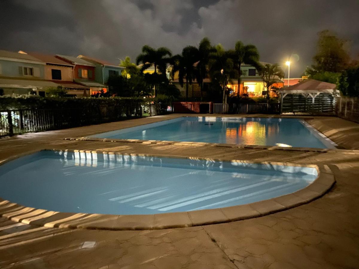 Maison Mitoyenne , Piscine,Citerne, Jardin, Parking, Plage Le Gosier  Eksteriør billede